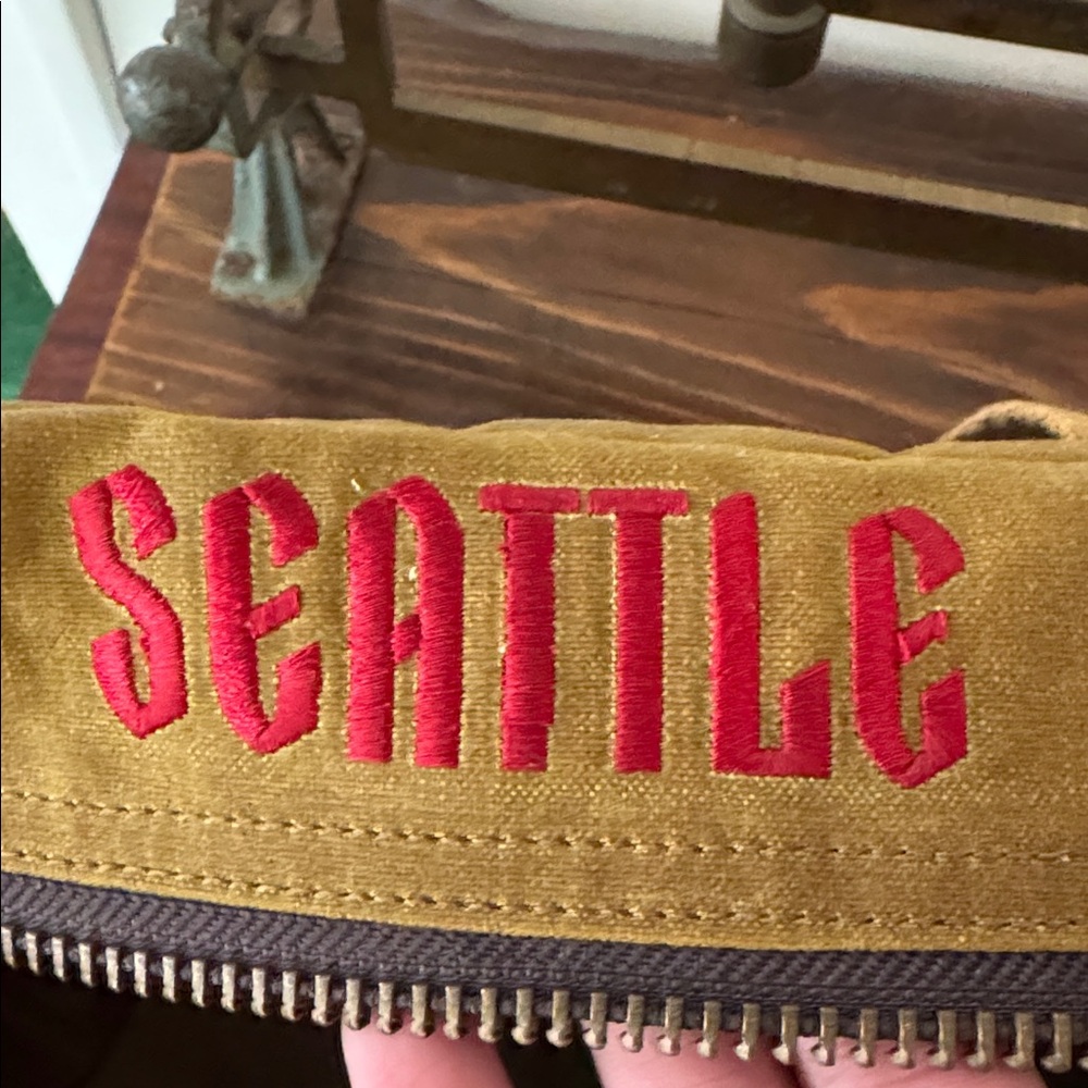 Filson x Seattle Kraken Tin Cloth Zippered Tote 1 of 300 Team Store Exclusive - Picture 5 of 9
